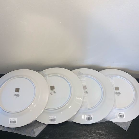 Lot of 4 Mikasa Parchment Dinner plates. NWT. Made in Thailand. - Picture 2 of 5